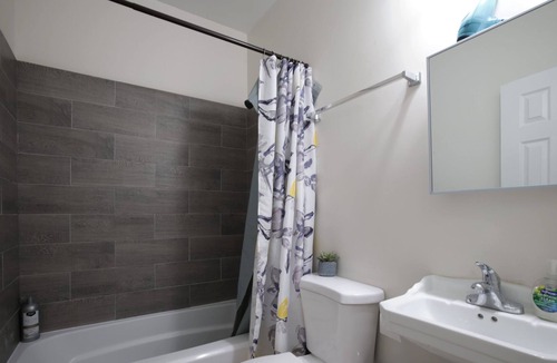 Seat Pleasant House | 4 Bedroom 3 Bathroom DC/MD Line 15mins MGM Casino Metro