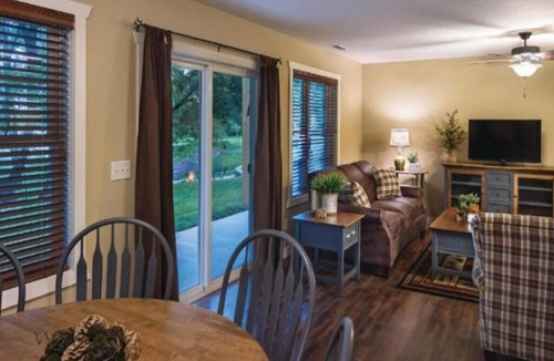 Alexandria Cottage | 4-Bedroom Alexandria Cottage, Lake Darling