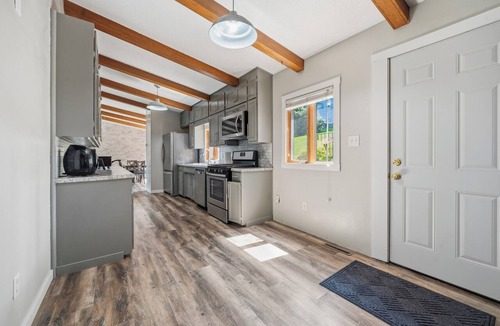 Alexandria Cabin | 4 Bedroom cabin featuring breathtaking views and clean water just steps away!