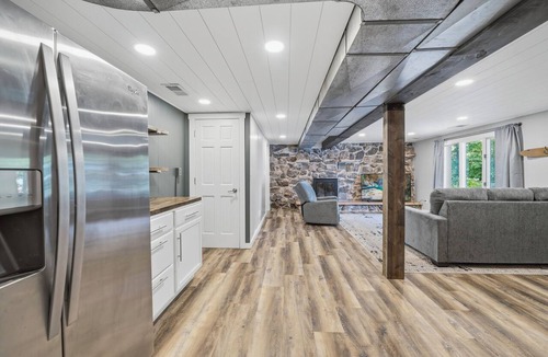 Alexandria Cabin | 4 Bedroom cabin featuring breathtaking views and clean water just steps away!