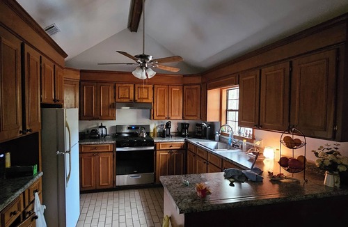 Purvis House | 4-bedroom farmhouse in charming Purvis with WiFi, AC. Book now!
