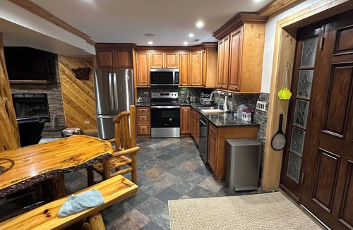 Friendship House | 4-bedroom house in perfect Friendship with AC
