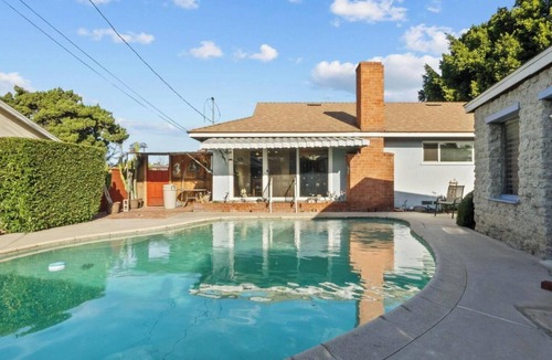 Sun Valley House | 4-bedroom house in Los Angeles with pool.