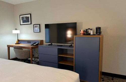 South Baton Rouge Hotel | 4 Great Location Units w/Pool Near LSU, Downtown, Zoo & Blue Bayou Water Park