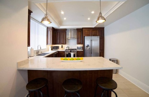 Pico - Robertson House | 4 Large Bedrooms | Prime LA Location