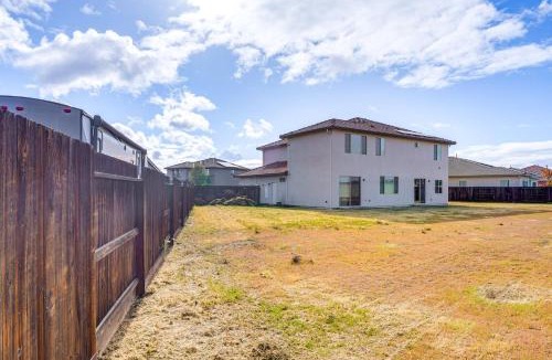 Rosedale House | 4 Mi to CSUB Campus: Spacious Home w/Yard