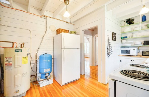 Wilmington Cottage | 4 Mi to Lake Raponda! Secluded Family Cottage
