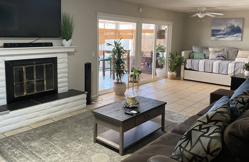 San Luis Rey House | 4 miles from the beach, half mile to Bike bath, Golf, Surf, Relax,
