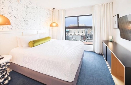 Venice Hotel | 4 Scenic Room with Balcony | Steps to Venice Fun | Rooftop | Free Breakfast