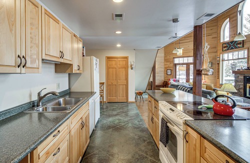 Tower Cabin | 4-Season Recreation: Secluded Pike River Cabin