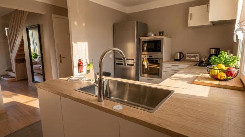 Gressy Villa | 4-stars house 9 guests large garden quiet CDG 5min Disney
