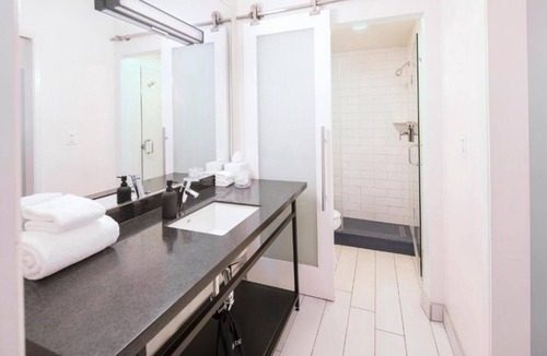 Venice Hotel | 4 units Venice Beach Stay near Pacific Ave LAX and Downtown! with FREE Breakfast