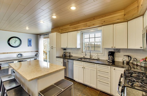 Brook Park Cabin | 40-Acre Brook Park Retreat Near Lakes & Fishing!