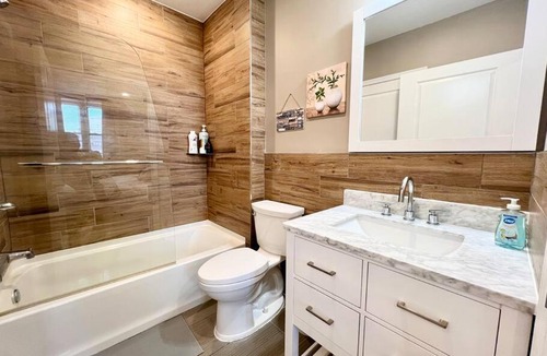 Logan Square Apartment | 403 Luxury and Comfy King bed in Central city of phily