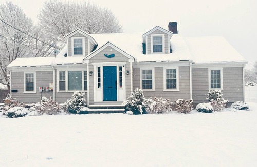 Falmouth House | “’40s classic Cape – steps to harbor, Island Queen ferry, restaurants & more!”