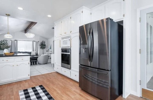 Greenacres House | 4bd Luxury Country Escape w POOL