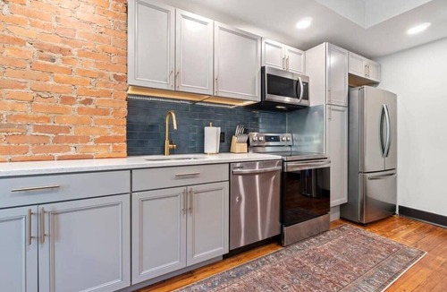 Shaw Apartment | 4BR Historic DC Rowhouse · Sleeps 14 · Shaw