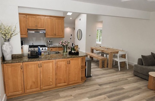 Goleta House | 4BR Near UCSB & Santa Barbara Private Hot Tub Walk to Beach Pool access