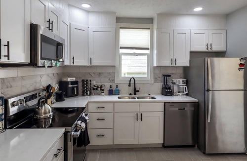 Morton Meadows House | 4BR Newly Remodeled · Steps to VA Hospital · Garage · Sunroom · Sleeps 7