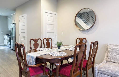 South Philadelphia House | 4BR Townhome w/Rooftop & Backyard - Sleeps 8