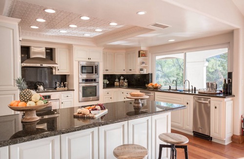 Temecula Villa | 5 Acre Estate w/Lake, Pool & Hot Tub | De Luz by AvantStay