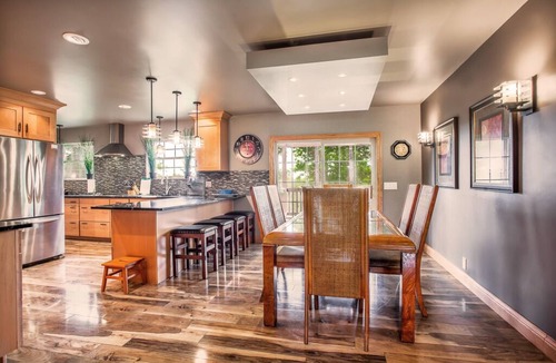Lyndon Station House | 5-Acre Luxury Chalet Near Wisconsin Dells Indoor/Outdoor Spa Suite Putting Green
