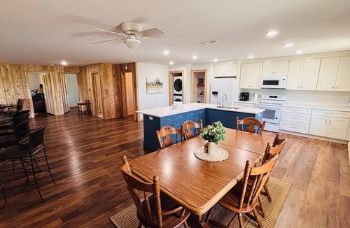 Smyrna House | 5 Bedroom Barndo at Historic Pratt Farm Lodge in Smyrna, DE. Sleeps up to 16