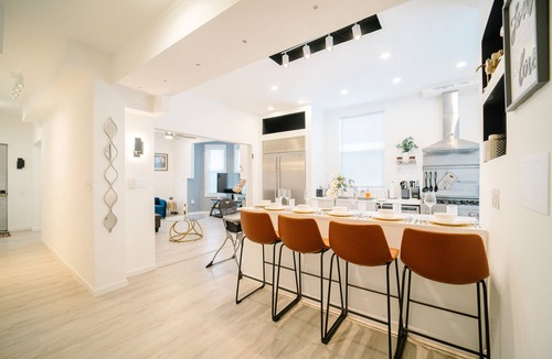 Washington House | 5 BR/4.5BA Luxury Getaway near Metro with Driveway and Private Backyard