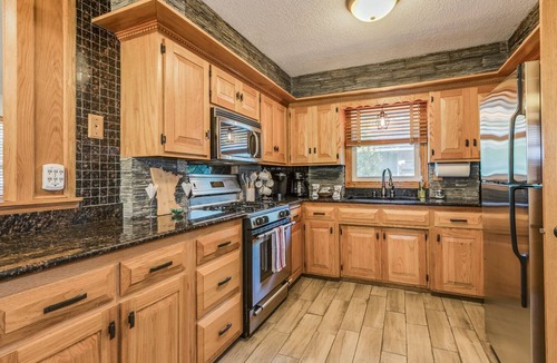 St. Anthony House | 5 BR+ Yard. Close drive to New Brighton, Roseville, Shoreview