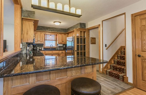 St. Anthony House | 5 BR+ Yard. Close drive to New Brighton, Roseville, Shoreview