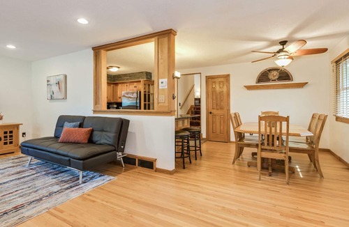 St. Anthony House | 5 BR+ Yard. Close drive to New Brighton, Roseville, Shoreview