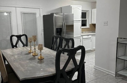 Estelle House | 5 Cozy Bedrooms | Open Living Space | Clean