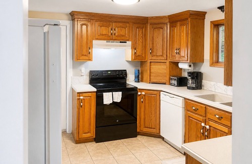 Berkeley Springs House | 5-Min Walk Downtown +Fireplace + Office