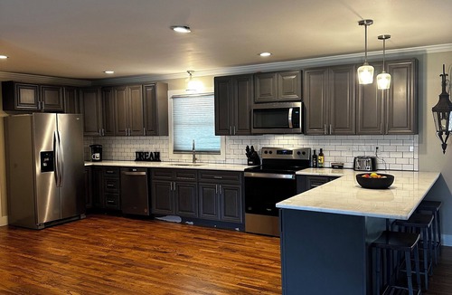 Cullman House | 5 min walk to warehouse district! Hot tub!