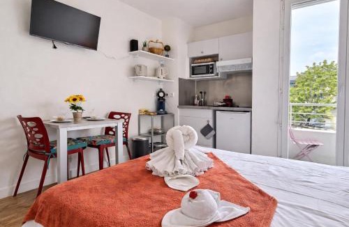 Chelles Apartment | 5 Mins to Train Station - Free Parking Space - DisneyLand - Dolce Vita I