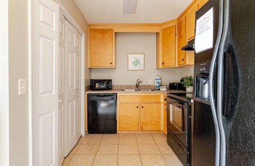 Ono Island House | 5 minutes to beaches! Quiet and clean home, pet friendly, with huge back yard!
