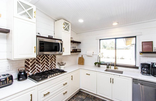 Bermuda Dunes House | 5bd Desert Oasis Sleeps 13. Cold Plunge, Heated Pool, Jacuzzi, Games, +Amenites