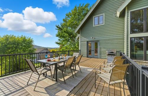The Galena Territory House | 5BR Galena Retreat with Hot Tub and Game Room