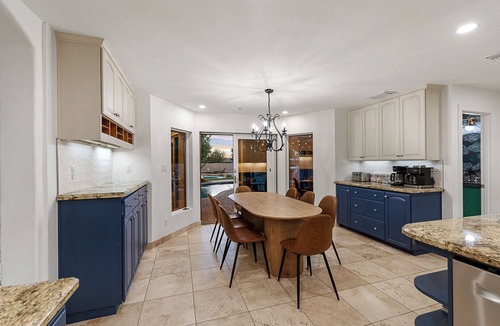 Sundown Ranchos House | 5BR Luxe Retreat W/Heated Pool, Hot Tub, Pizza Oven, Bocce & Casita
