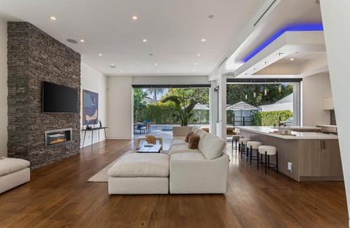 Fairfax District House | 5BR Modern West Hollywood Retreat