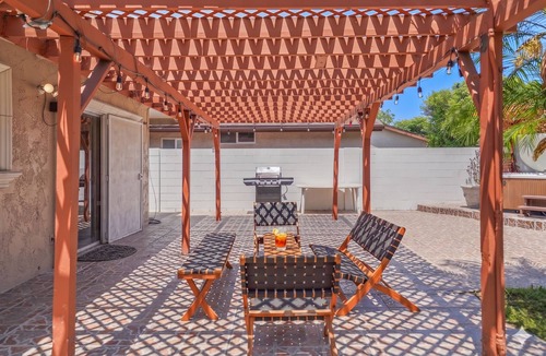 Norwalk House | 5BR Sleeps 16+ | Jacuzzi, Playground & BBQ
