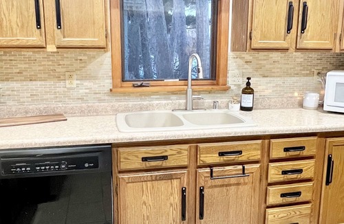 Waupaca House | 5BR Sunset facing on Chain O Lake's McCrossen Lake firm sand & clear/clean water