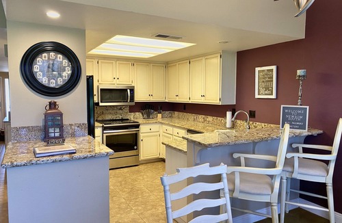 La Quinta Condo | 5th Hole & Fairway on Nicklaus Tournament PGA West condo La Quinta. DOG FRIENDLY