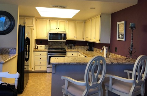 La Quinta Condo | 5th Hole & Fairway on Nicklaus Tournament PGA West condo La Quinta. DOG FRIENDLY