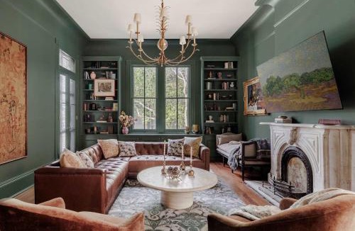 Touro House | 6-bedroom Garden District Suite Shared Hotel Pool