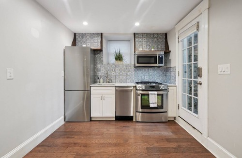 Dorchester Condo | 6BR Boston Home | Near T