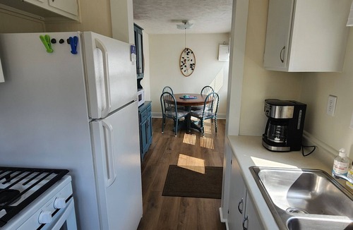 Gladstone Cottage | #7 2bed 1bath LAKE MI Fishing Cabin WiFi AC Deck Firepit Kayaks Paddle Boat Dock