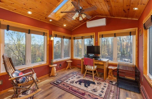 Crellin Cabin | 7BR Luxury Log Home, pool, hottub, near Deep Creek