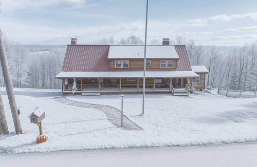 Crellin Cabin | 7BR Luxury Log Home, pool, hottub, near Deep Creek
