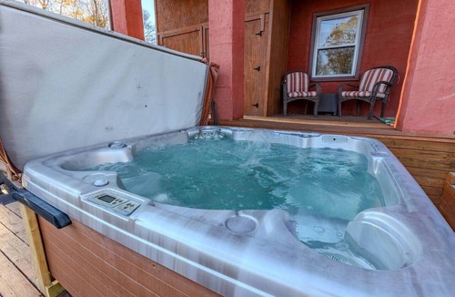 Crellin Cabin | 7BR Luxury Log Home, pool, hottub, near Deep Creek